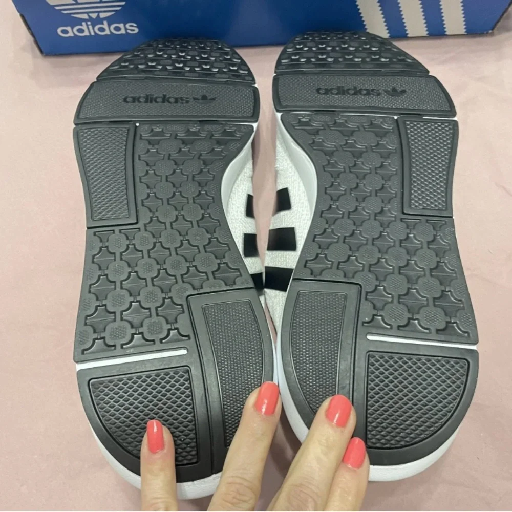 Adidas brand new running shoes - Picture 4 of 4